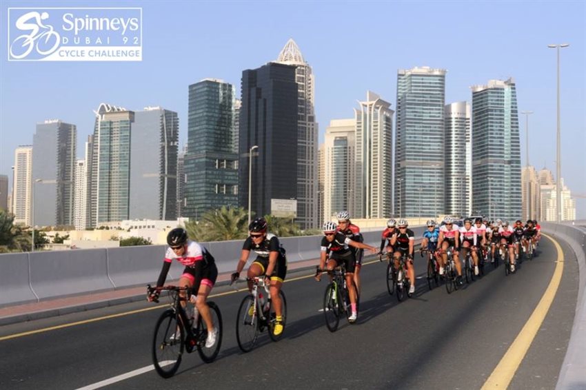 GRUPPO COMPATTO ALLA GRANFONDO DUBAI! con Bike Division