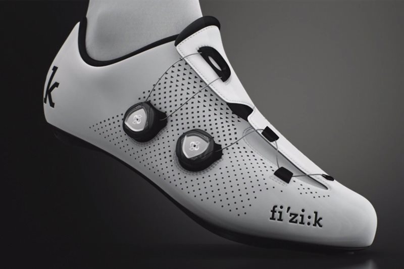 fi’zi:k presenta la sua R1B, il top di gamma della collezione scarpa 
con Bike Division